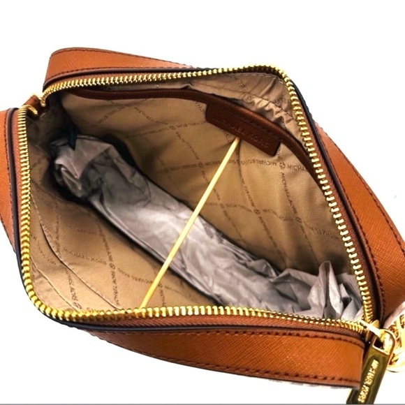 Michael Kors Large EW Crossbody Bag & Large Double Zip Wallet Vanilla - Picture 8 of 13